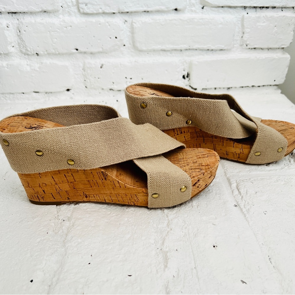 Like New! Lucky Brand, cork 4”platform sandals. Straps flex to hug foot. sz38/39